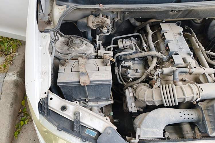 Used Wuling Hongguang 2016 1.5L S Comfort Version Engine Bay Right