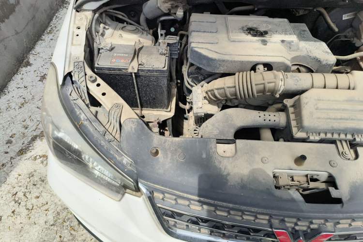 Used Wuling Hongguang 2016 1.5L S1 Deluxe Model China V-standard Engine Bay Right