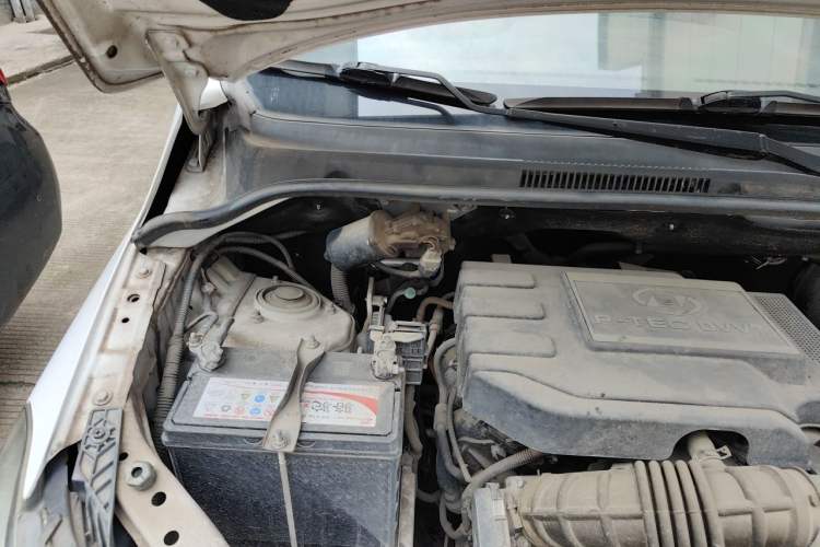 Used Wuling Hongguang 2016 1.5L S1 Deluxe Model China V-standard Engine Bay Right