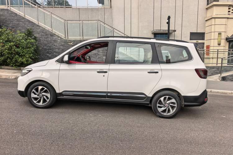 Used Wuling Hongguang 2016 1.5L S1 Deluxe Model China V-standard Exterior 3