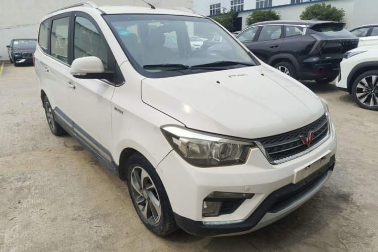 Used Wuling Hongguang 2016 1.5L S1 Deluxe Model China V-standard Front Right 45 Deg