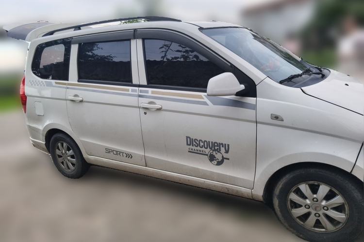 Used Wuling Hongguang 2016 1.5L Restyled S Comfort Version Front Right 45 Deg