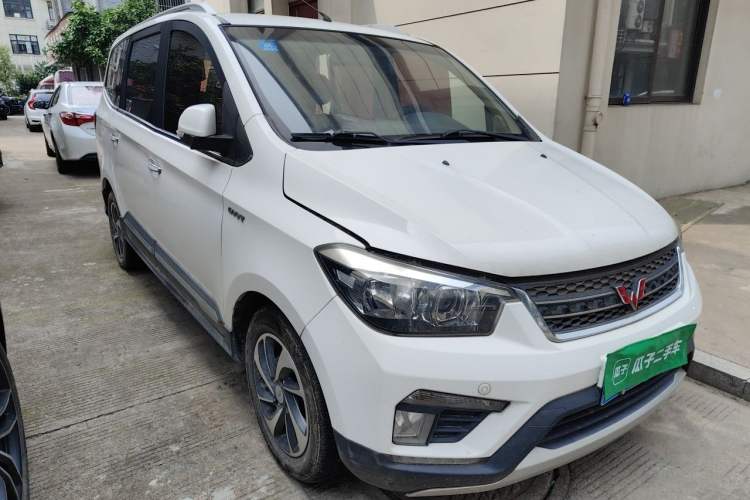 Used Wuling Hongguang 2016 1.5L S1 Deluxe Model China V-standard Front Right 45 Deg
