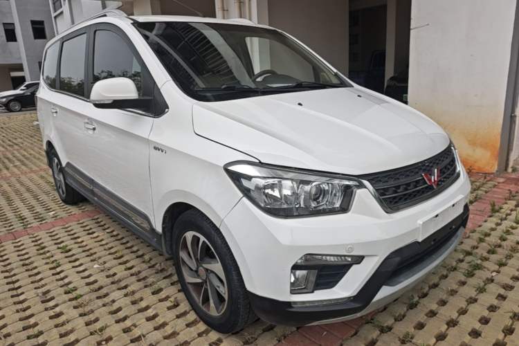 Used Wuling Hongguang 2016 1.5L S1 Deluxe Model China V-standard Front Right 45 Deg