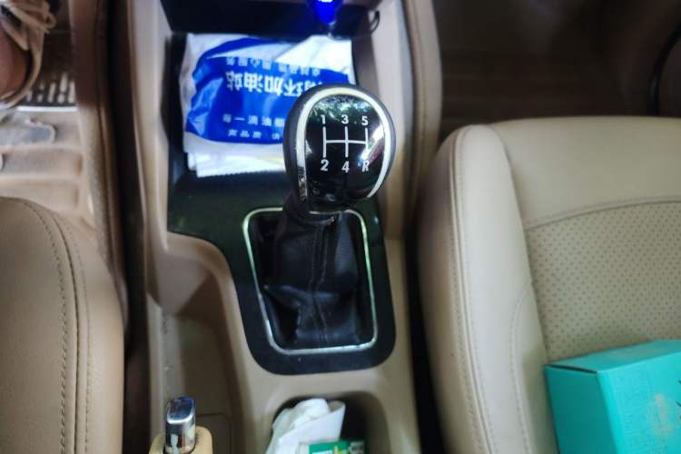 Used Wuling Hongguang 2016 1.5L S1 Deluxe Model China V-standard Gear Lever