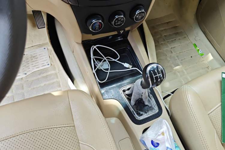 Used Wuling Hongguang 2016 1.5L S1 Deluxe Model China V-standard Gear Lever