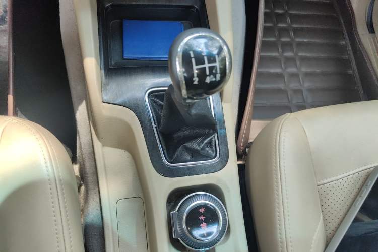 Used Wuling Hongguang 2016 1.5L S1 Deluxe Model China V-standard Gear Lever