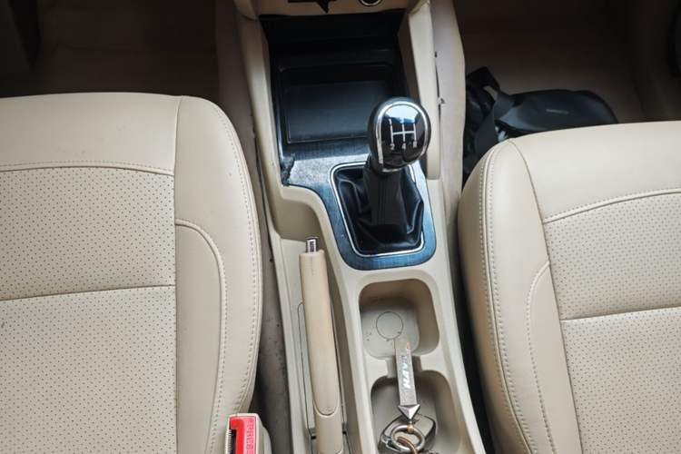 Used Wuling Hongguang 2016 1.5L S1 Deluxe Model China V-standard Gear Lever
