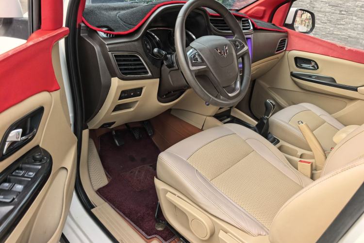Used Wuling Hongguang 2016 1.5L S1 Deluxe Model China V-standard Interior 3