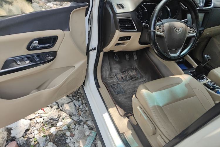Used Wuling Hongguang 2016 1.5L S1 Deluxe Model China V-standard Interior 3
