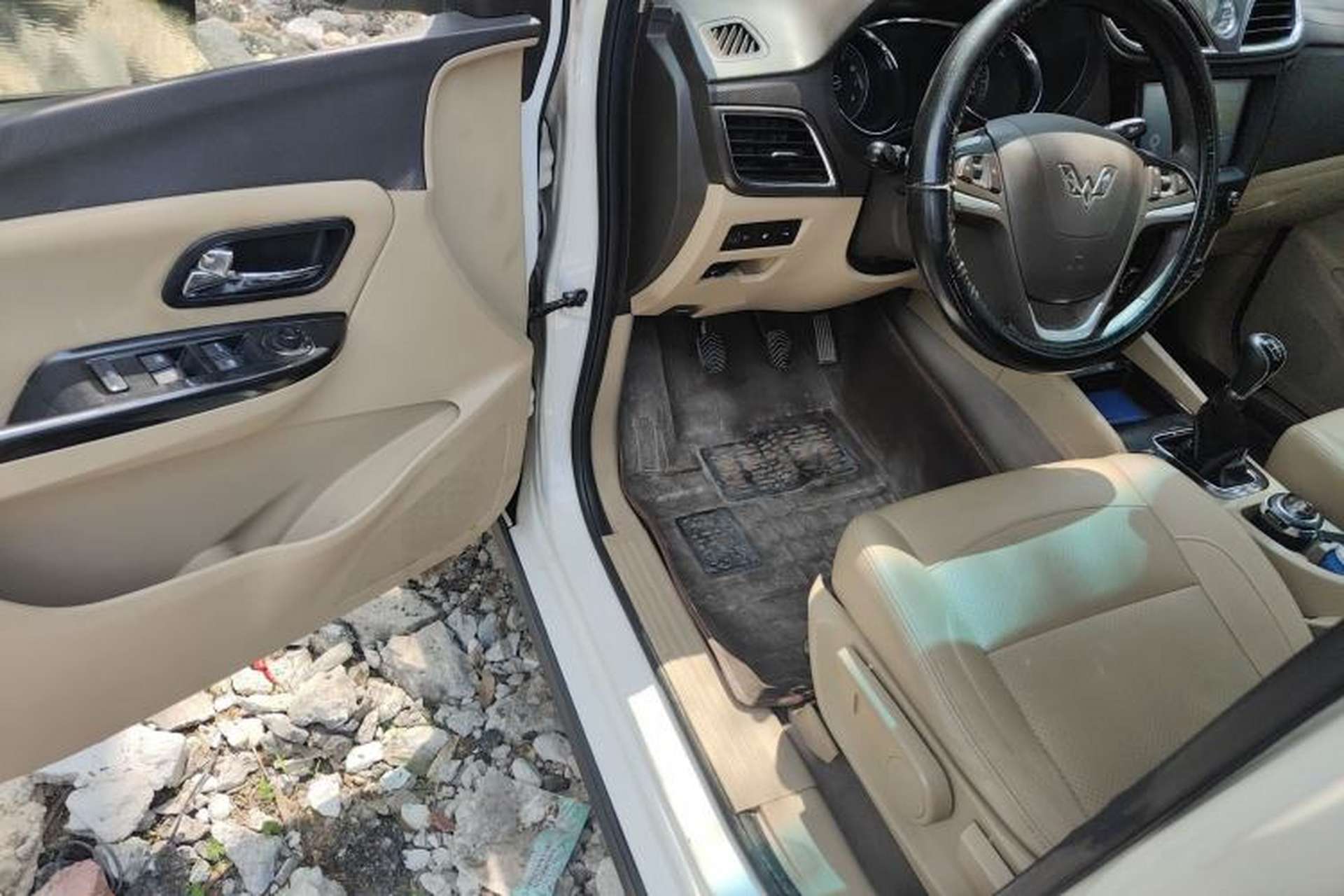 Used Wuling Hongguang 2016 1.5L S1 Deluxe Model China V-standard Interior 3