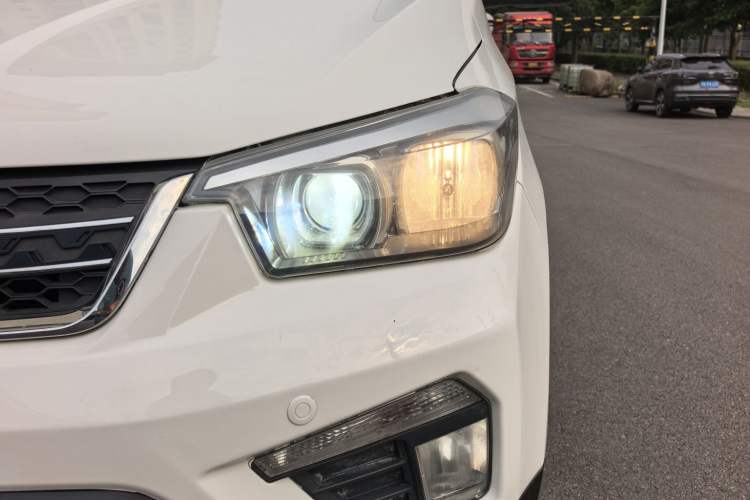 Used Wuling Hongguang 2016 1.5L S1 Deluxe Model China V-standard Left Front Headlight