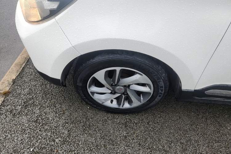 Used Wuling Hongguang 2016 1.5L S1 Deluxe Model China V-standard Left Front Wheel Hub