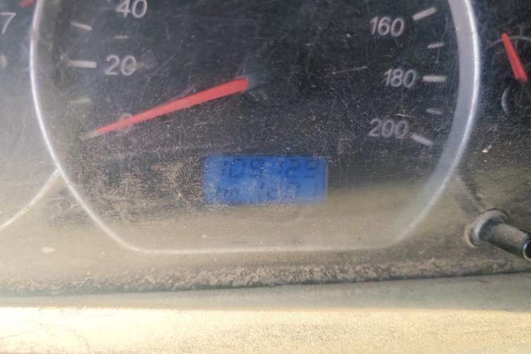 Used Wuling Hongguang 2016 1.5L S Comfort Version Odometer Close Up