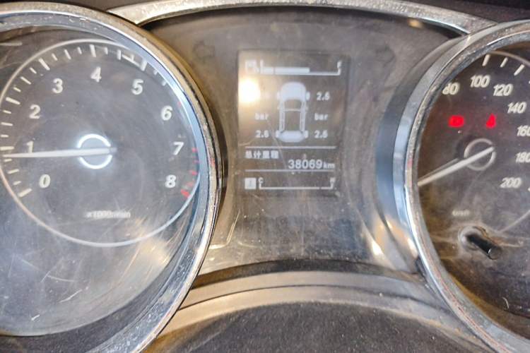 Used Wuling Hongguang 2016 1.5L S1 Deluxe Model China V-standard Odometer Close Up