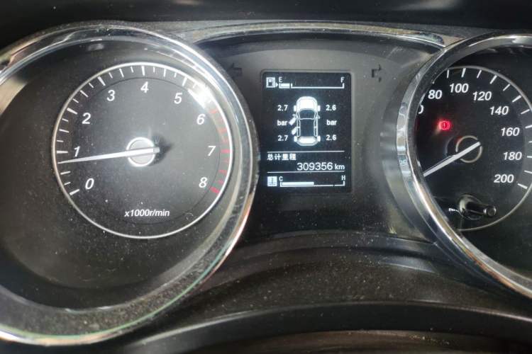Used Wuling Hongguang 2016 1.5L S1 Deluxe Model China V-standard Odometer Close Up