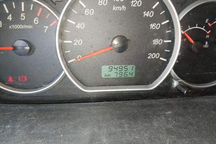 Used Wuling Hongguang 2016 1.5L S Comfort Version Odometer Close Up