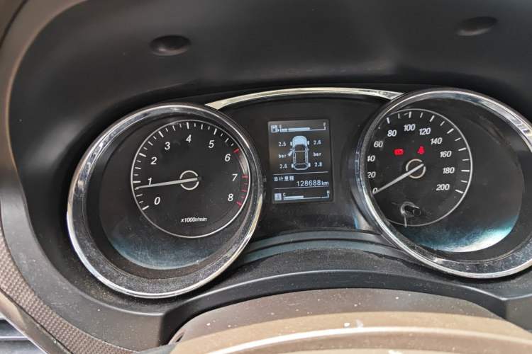Used Wuling Hongguang 2016 1.5L S1 Deluxe Model China V-standard Odometer Close Up