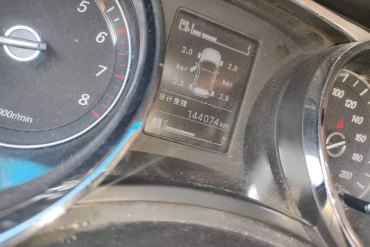 Used Wuling Hongguang 2016 1.5L S1 Deluxe Model China V-standard Odometer Close Up