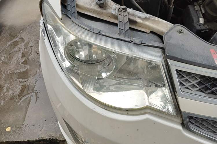 Used Wuling Hongguang 2016 1.5L S Comfort Version Right Front Headlight