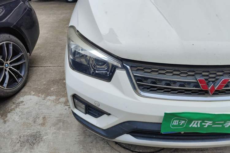 Used Wuling Hongguang 2016 1.5L S1 Deluxe Model China V-standard Right Front Headlight