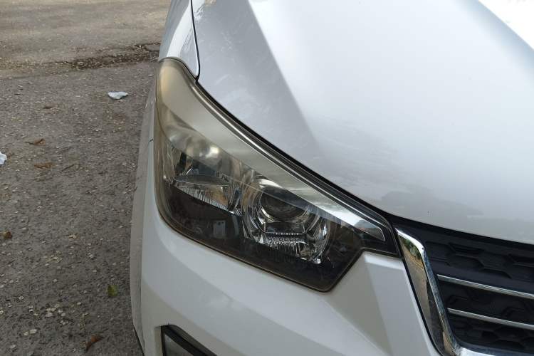 Used Wuling Hongguang 2016 1.5L S1 Deluxe Model China V-standard Right Front Headlight