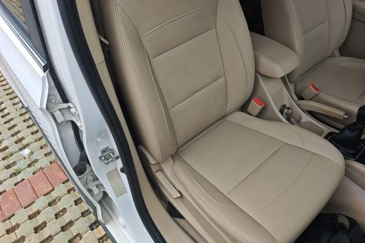 Used Wuling Hongguang 2016 1.5L S1 Deluxe Model China V-standard Right Front Seat
