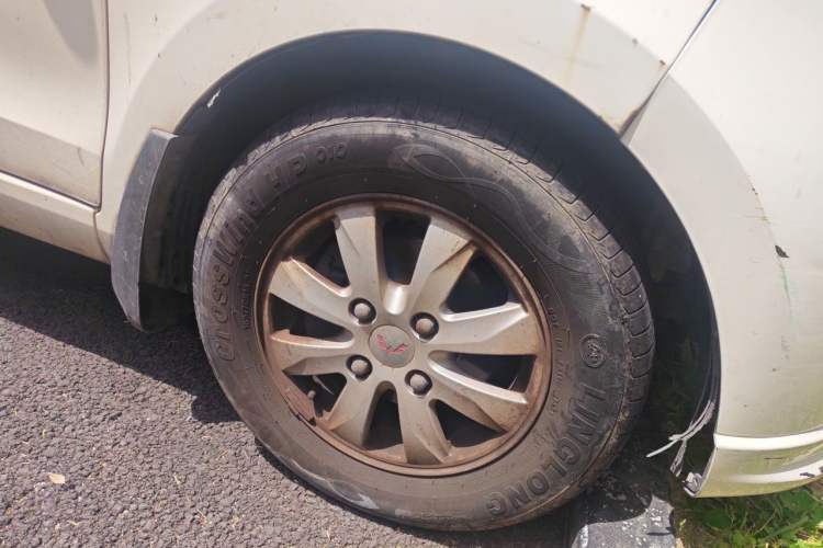 Used Wuling Hongguang 2016 1.5L S Comfort Version Right Front Wheel Hub