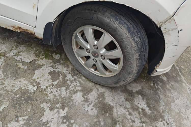 Used Wuling Hongguang 2016 1.5L S Comfort Version Right Front Wheel Hub