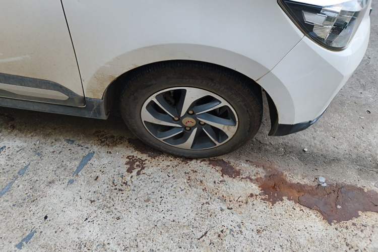 Used Wuling Hongguang 2016 1.5L S1 Deluxe Model China V-standard Right Front Wheel Hub