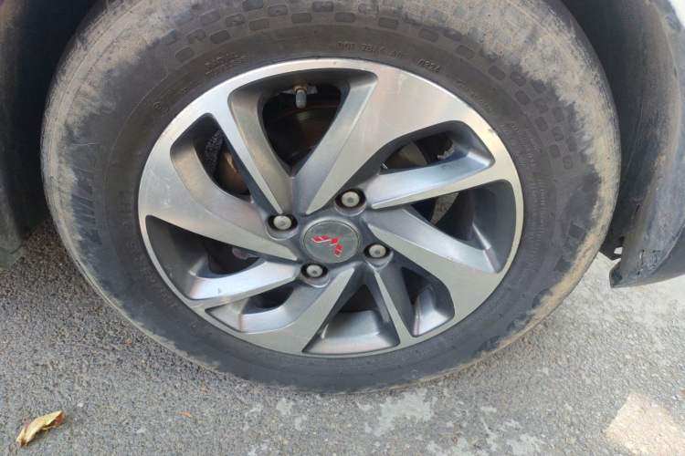Used Wuling Hongguang 2016 1.5L S1 Deluxe Model China V-standard Right Front Wheel Hub