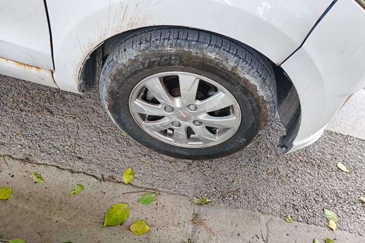 Used Wuling Hongguang 2016 1.5L S Comfort Version Right Front Wheel Hub