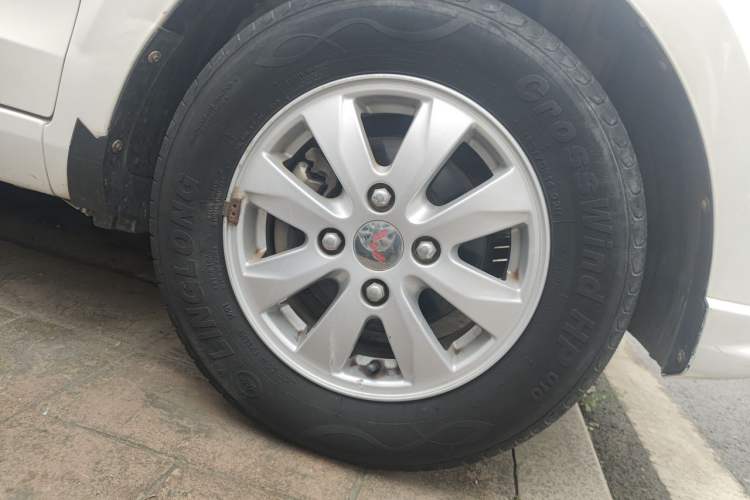 Used Wuling Hongguang 2016 1.5L S Comfort Version Right Front Wheel Hub