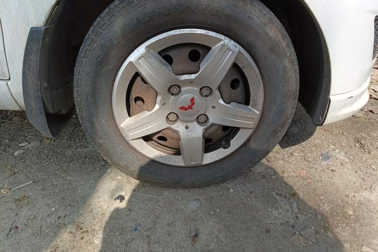 Used Wuling Hongguang 2016 1.5L S Comfort Version Right Front Wheel Hub