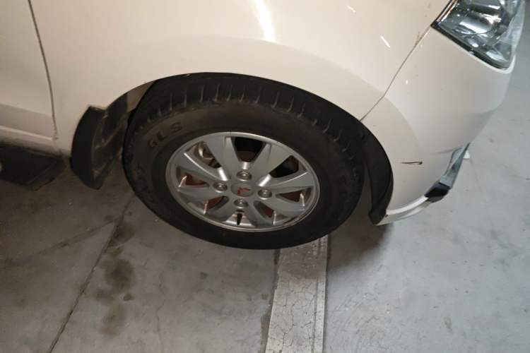 Used Wuling Hongguang 2016 1.5L Restyled S Comfort Version Right Front Wheel Hub