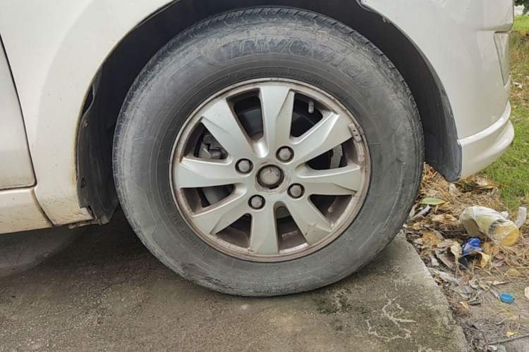 Used Wuling Hongguang 2016 1.5L S Comfort Version Right Front Wheel Hub