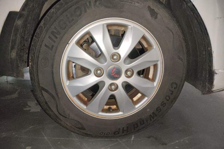 Used Wuling Hongguang 2016 1.5L Restyled S Comfort Version Right Front Wheel Hub