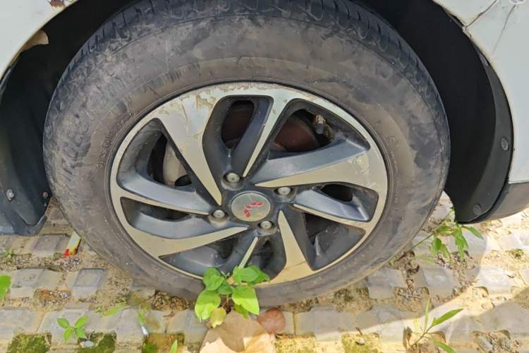 Used Wuling Hongguang 2016 1.5L S1 Deluxe Model China V-standard Right Front Wheel Hub