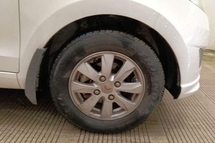 Used Wuling Hongguang 2016 1.5L Restyled S Comfort Version Right Front Wheel Hub