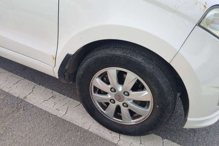 Used Wuling Hongguang 2016 1.5L S Comfort Version Right Front Wheel Hub