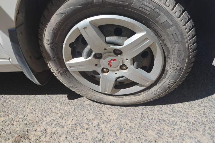Used Wuling Hongguang 2016 1.5L S Comfort Version Right Front Wheel Hub