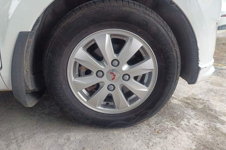 Used Wuling Hongguang 2016 1.5L Restyled S Comfort Version Right Front Wheel Hub