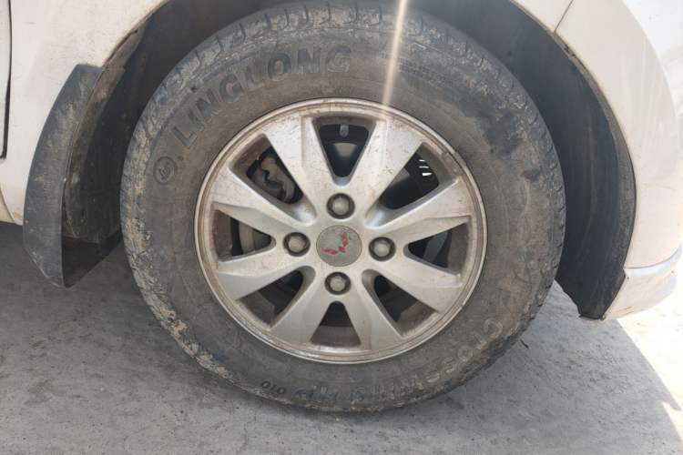 Used Wuling Hongguang 2016 1.5L S Comfort Version Right Front Wheel Hub
