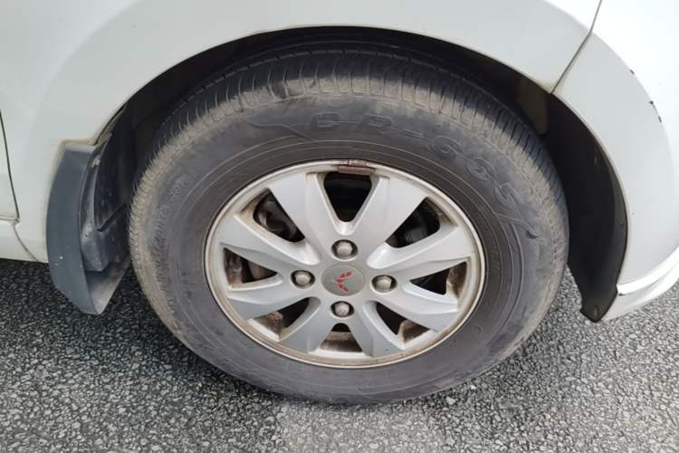 Used Wuling Hongguang 2016 1.5L Restyled S Comfort Version Right Front Wheel Hub
