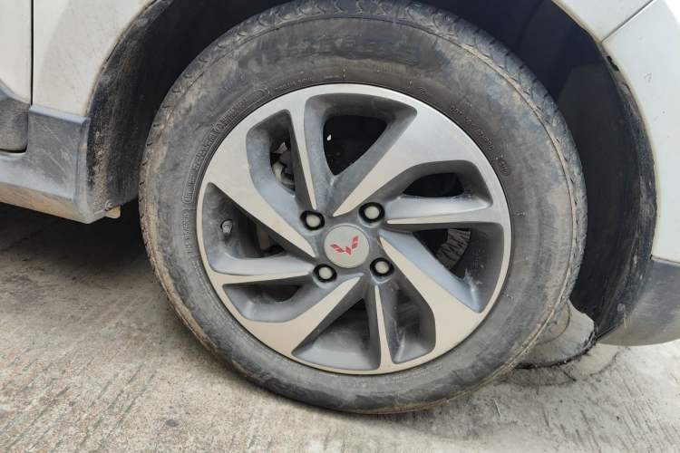 Used Wuling Hongguang 2016 1.5L S1 Deluxe Model China V-standard Right Front Wheel Hub