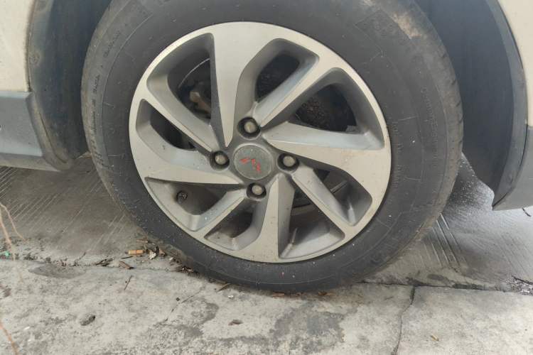 Used Wuling Hongguang 2016 1.5L S1 Deluxe Model China V-standard Right Front Wheel Hub