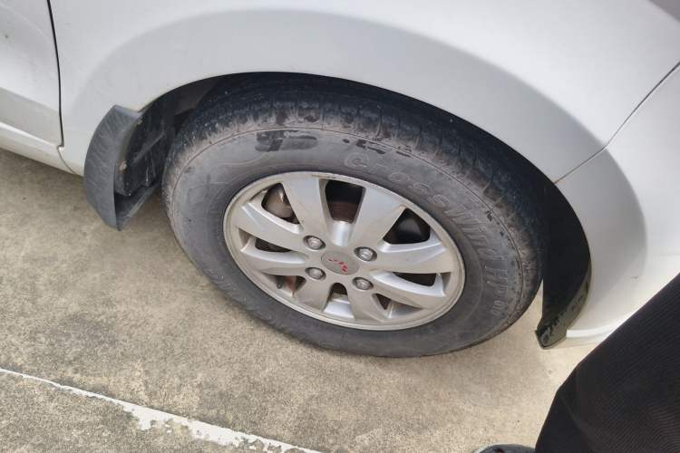 Used Wuling Hongguang 2016 1.5L Restyled S Comfort Version Right Front Wheel Hub