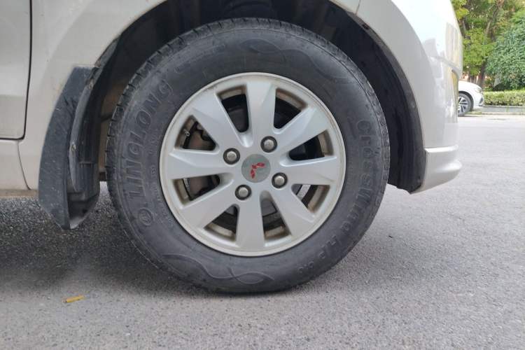 Used Wuling Hongguang 2016 1.5L S Comfort Version Right Front Wheel Hub