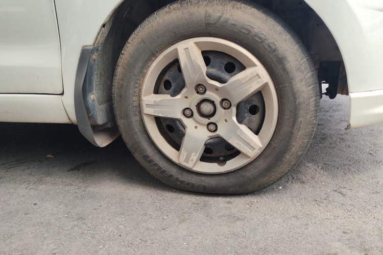 Used Wuling Hongguang 2016 1.5L Restyled S Comfort Version Right Front Wheel Hub