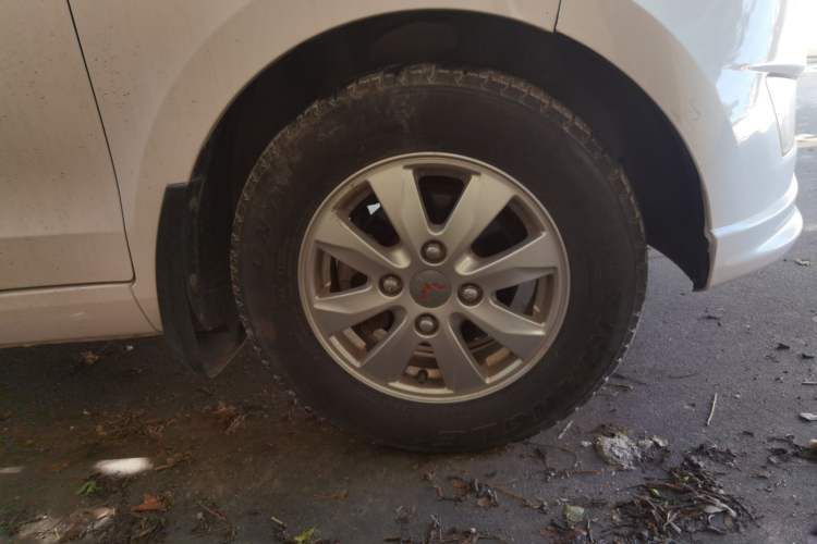 Used Wuling Hongguang 2016 1.5L S Comfort Version Right Front Wheel Hub